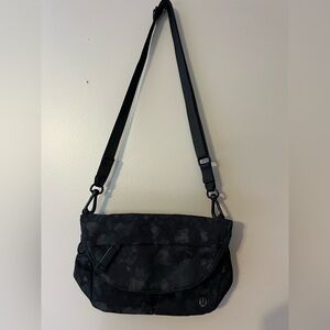 LULULEMON ALL NIGHT FESTIVAL BAG 2L